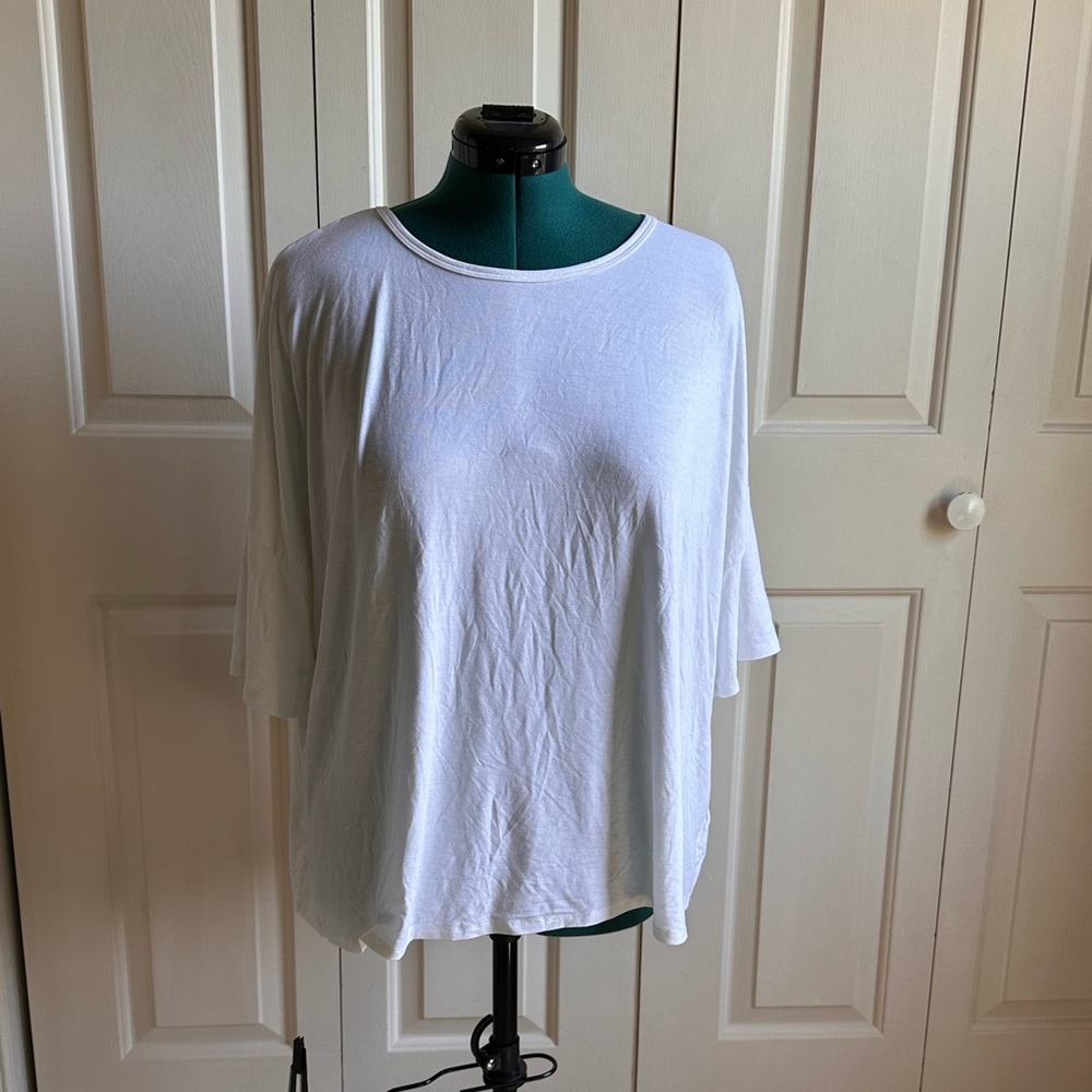 NWT Old Navy White T-shirt - XXL